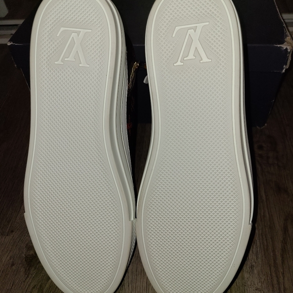 Louis Vuitton Catogram Stellar Sneaker Boot. Unisex - Picture 7 of 11